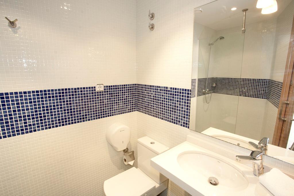 Coroleu House Barcelona Hostel Room photo